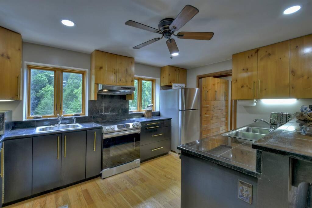 The Chariot - Creek Front With Hottub, Fire Pits, Billiards, Ev Charger - Sandalwood Stays Blue Ridge Eksteriør billede