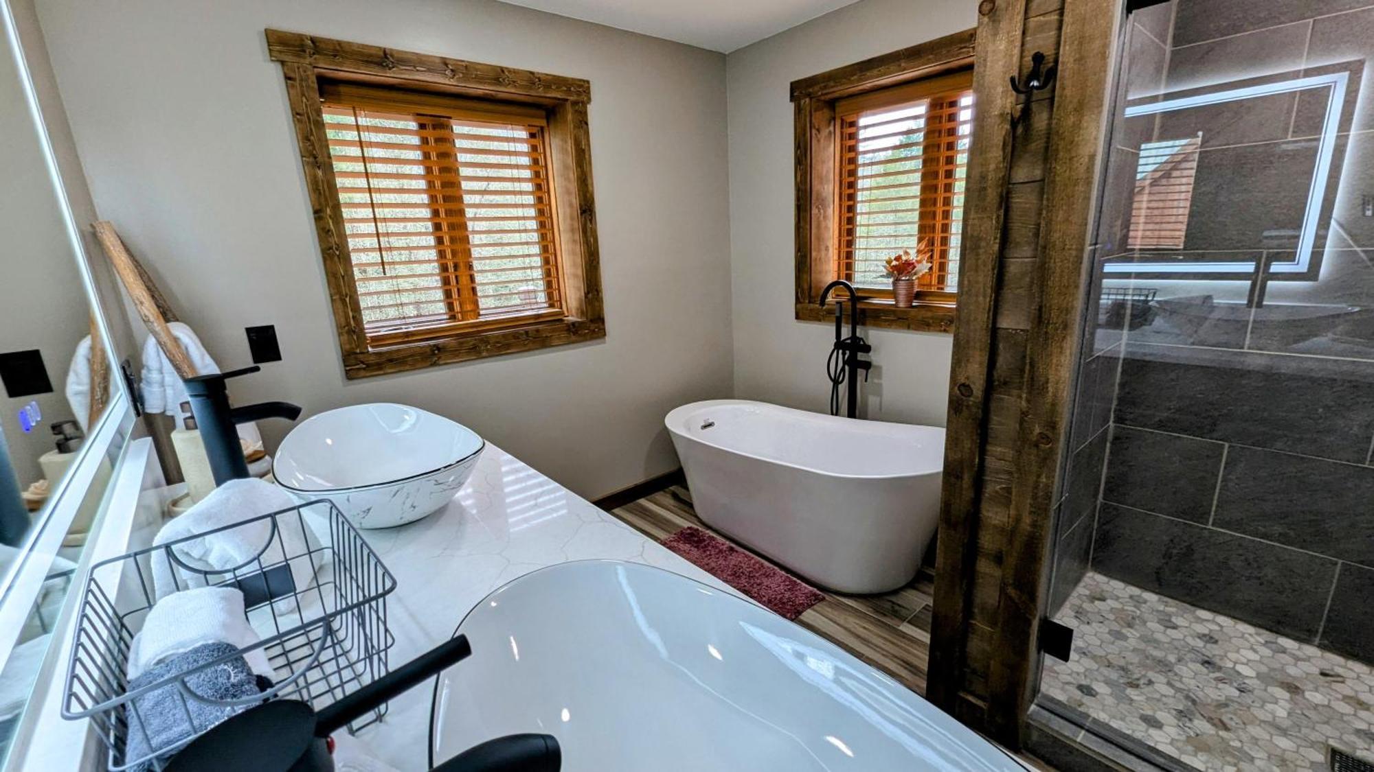 The Chariot - Creek Front With Hottub, Fire Pits, Billiards, Ev Charger - Sandalwood Stays Blue Ridge Eksteriør billede